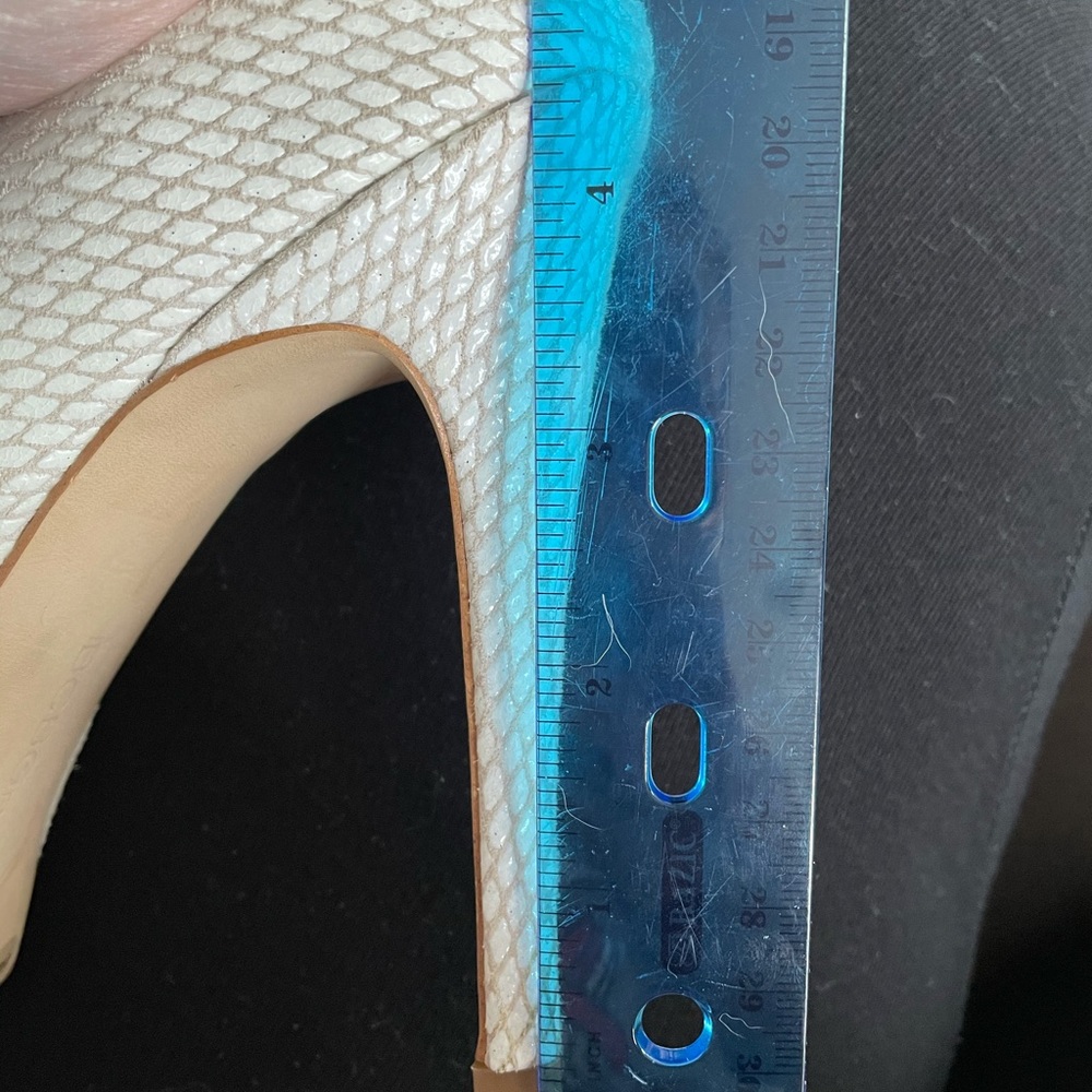 Heels - Picture 4 of 4